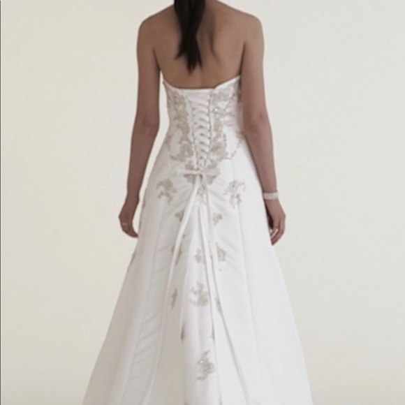 Wedding dress - Picture 2 of 5